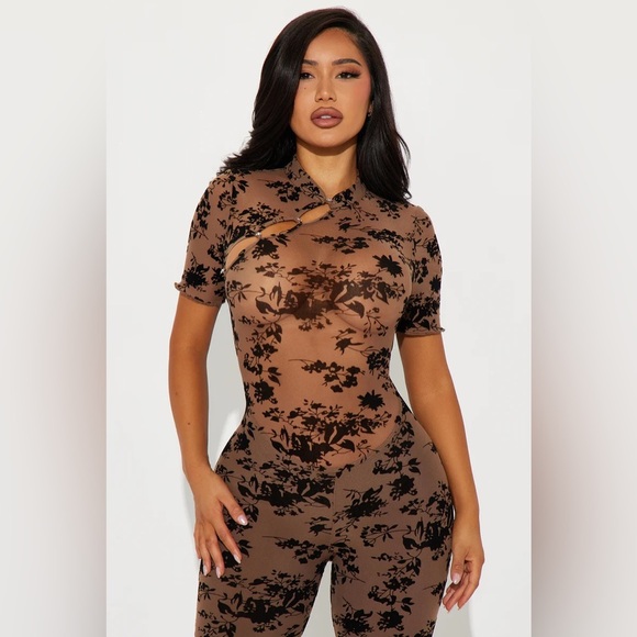 New Raelynn Short Sleeve Mesh Jumpsuit in Brown Size Large - Picture 2 of 7